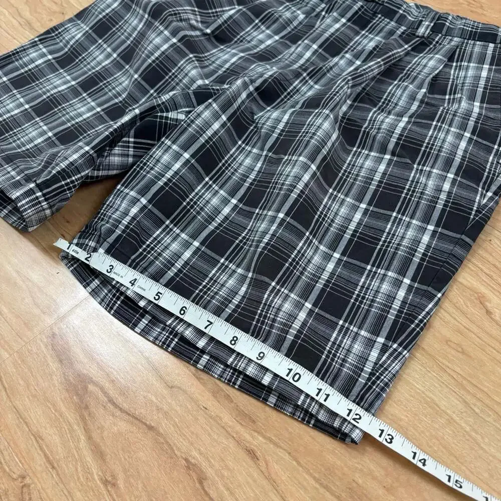 Roundtree & Yorke Gold Label Men's Size 34 Black White Plaid Cotton Shorts